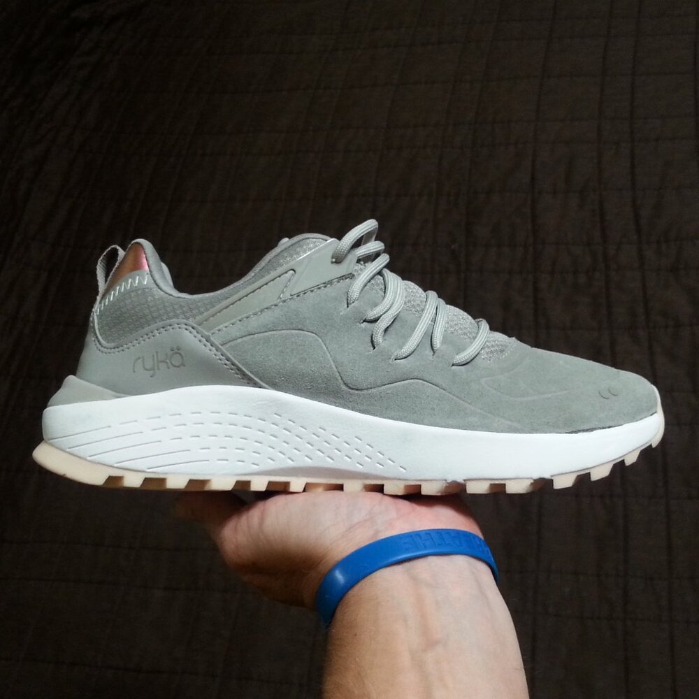 Ryka Kali Shoes Women's 7M Sneakers Suede  Upper Gray Low Athletic Runnin